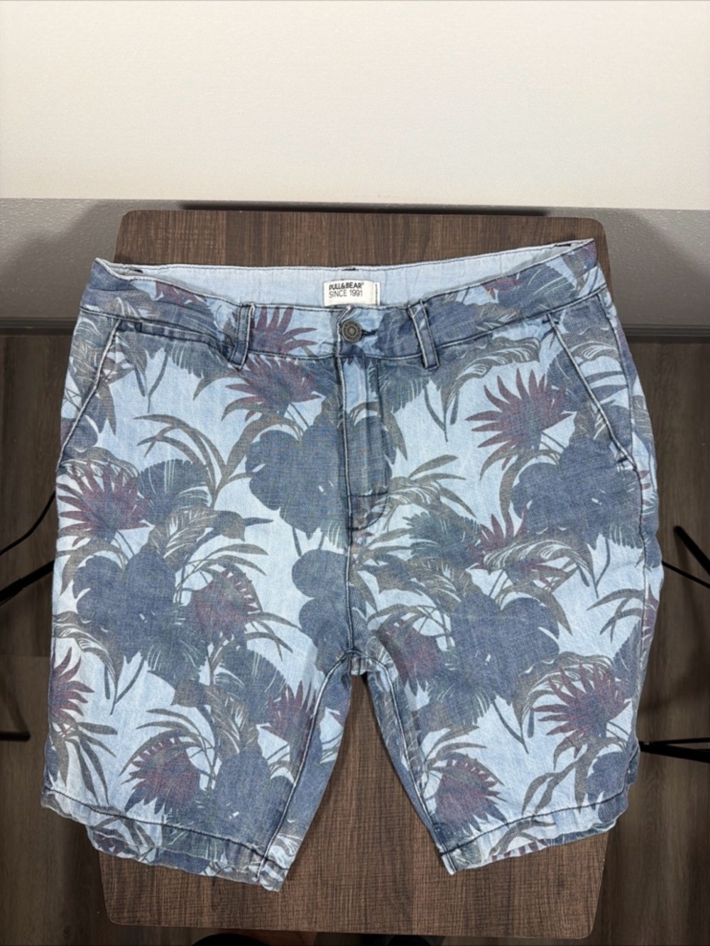 Pull & Bear Women's Sz 12 Denim Shorts
&Bear Blue Palm-Print Men's Denim Shorts